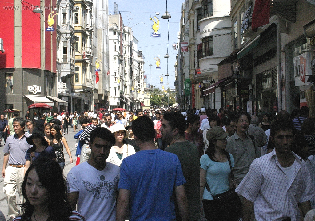 Istanbul Itsiklal Caddesi.jpg